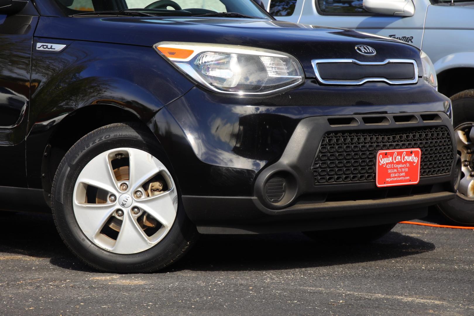 2016 BLACK KIA SOUL Base 6A (KNDJN2A25G7) with an 1.6L L4 DOHC 16V engine, 6-SPEED AUTOMATIC transmission, located at 420 E. Kingsbury St., Seguin, TX, 78155, (830) 401-0495, 29.581060, -97.961647 - Photo#2